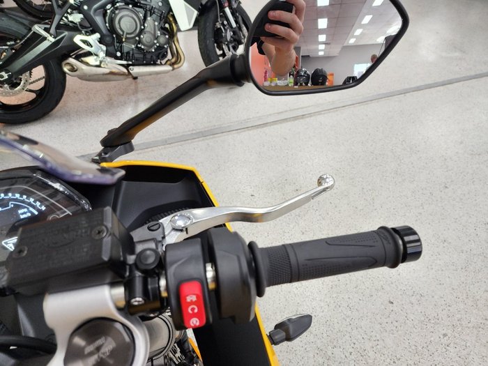 2026 Triumph DAYTONA 660 (LAMS) COSMIC YELLOW