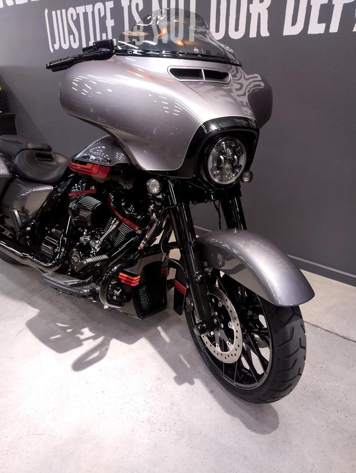 2020 Harley-Davidson CVO Street Glide 117 (FLHXSE)