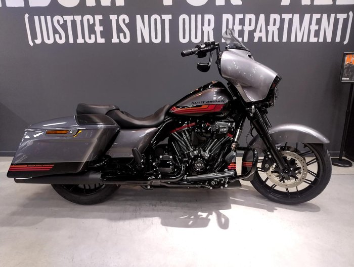 2020 Harley-Davidson CVO Street Glide 117 (FLHXSE)