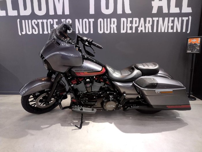 2020 Harley-Davidson CVO Street Glide 117 (FLHXSE)