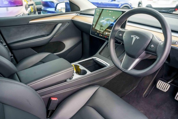 2025 Tesla Model Y Performance
