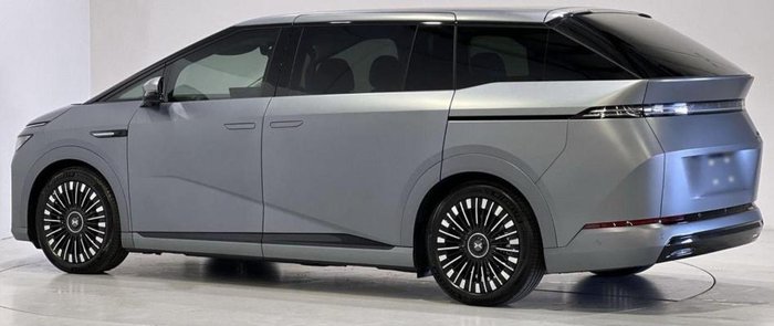2026 XPeng X9 Standard Range