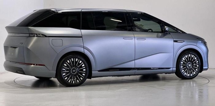 2026 XPeng X9 Standard Range
