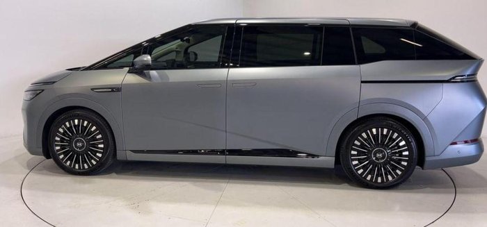 2026 XPeng X9 Standard Range