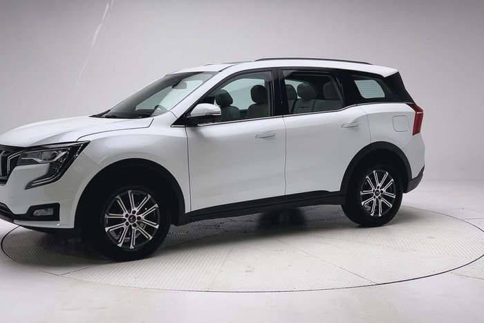 2024 Mahindra XUV700 AX7L