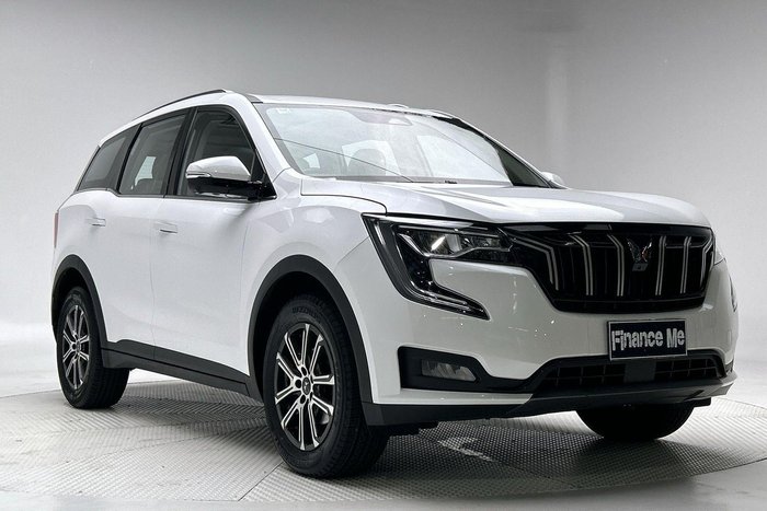 2024 Mahindra XUV700