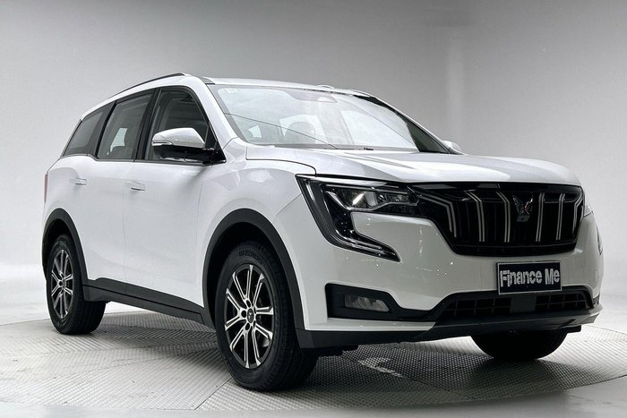 2024 Mahindra XUV700