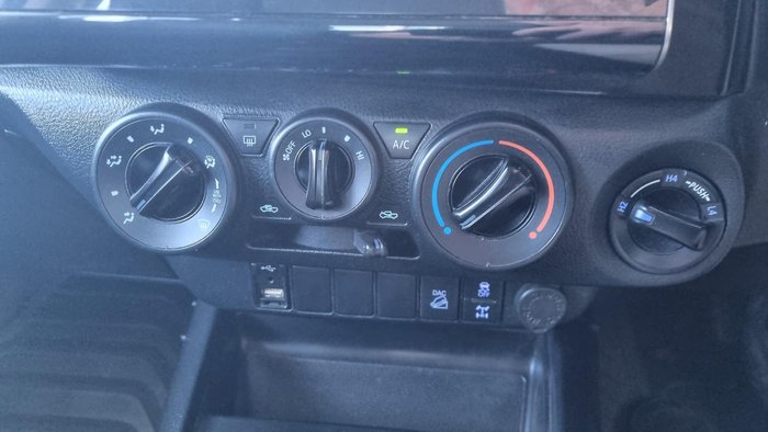 2023 Toyota Hilux SR