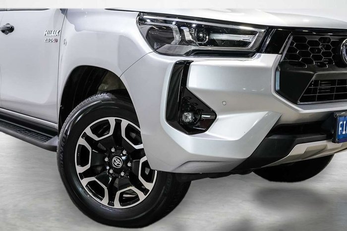 2024 Toyota Hilux SR5 48V