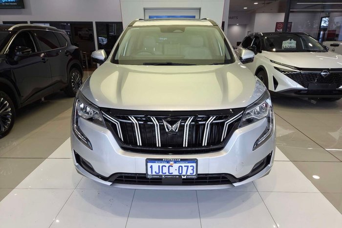 2024 Mahindra XUV700 AX7L