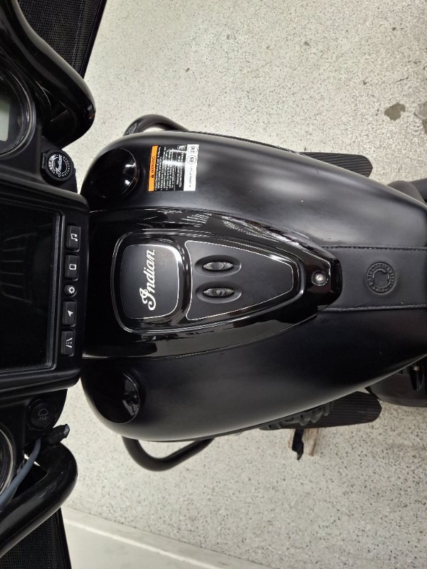 2023 INDIAN CHIEFTAIN DARK HORSE Black