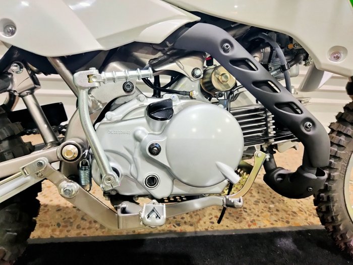 2027 KAWASAKI KLX110R MINI BIKE WHITE