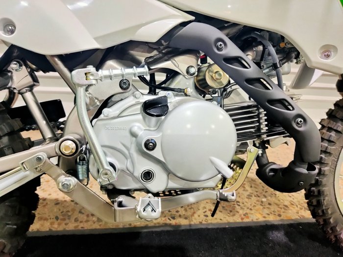 2027 KAWASAKI KLX110R MINI BIKE WHITE