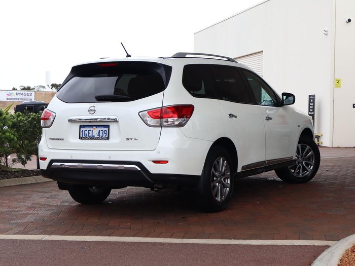 2016 Nissan Pathfinder ST-L