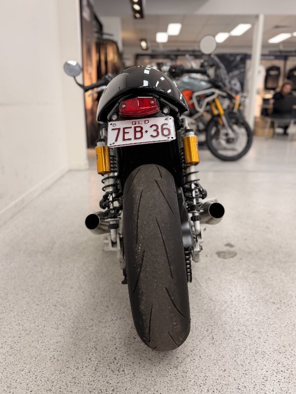 2022 Triumph THRUXTON RS Black