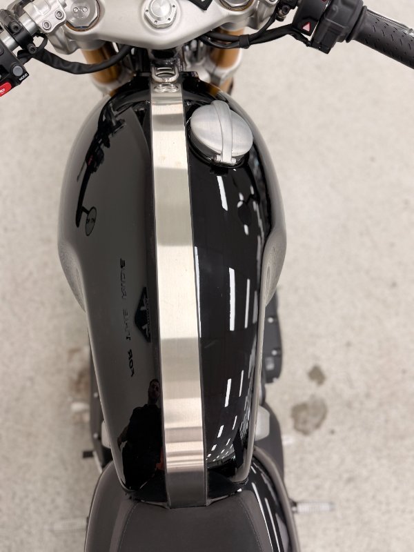 2022 Triumph THRUXTON RS Black