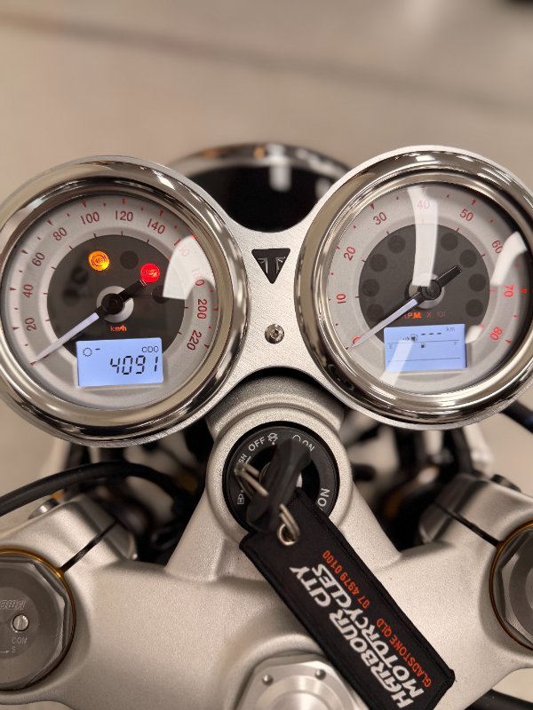 2022 Triumph THRUXTON RS Black