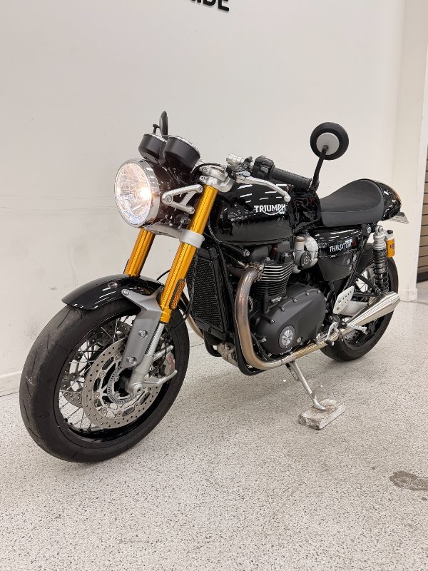 2022 Triumph THRUXTON RS Black