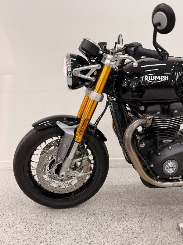 2022 Triumph THRUXTON RS Black