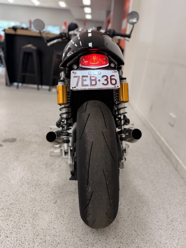 2022 Triumph THRUXTON RS Black