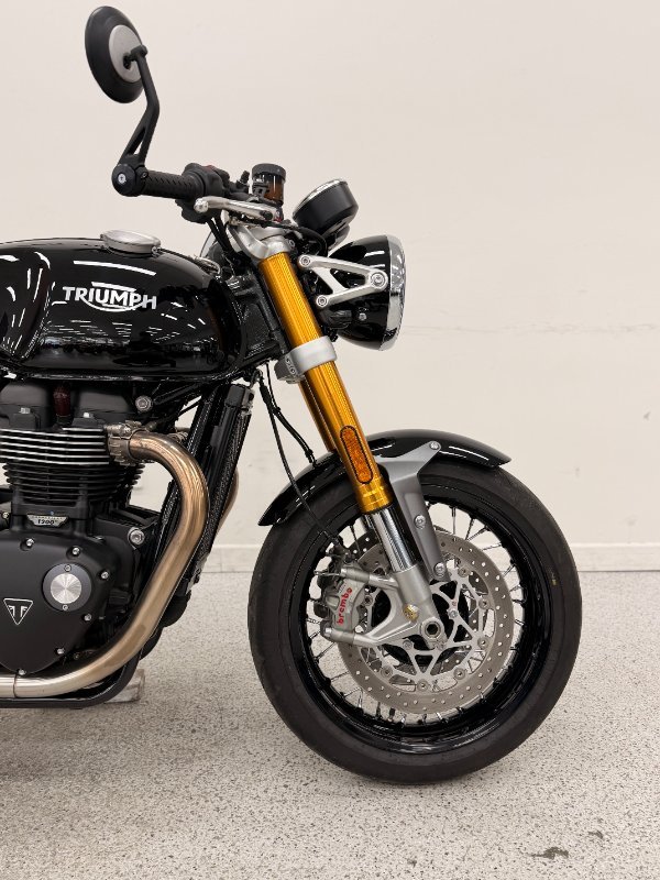 2022 Triumph THRUXTON RS Black