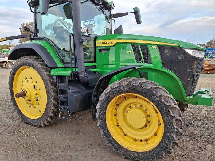 2021 John Deere 7R 210
