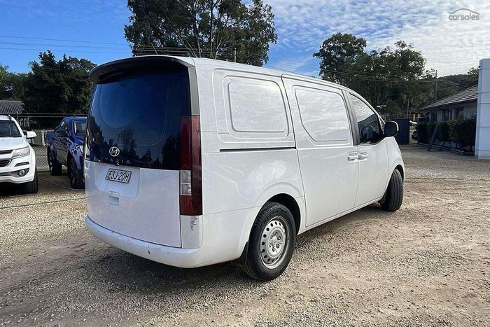 2022 Hyundai STARIA LOAD