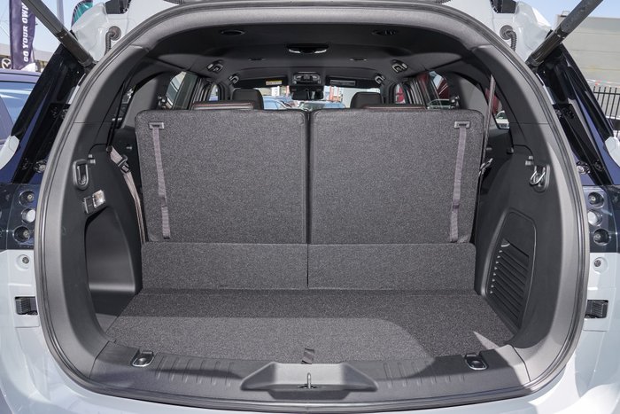 2025 Isuzu MU-X X-TERRAIN