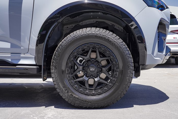 2025 Isuzu MU-X X-TERRAIN