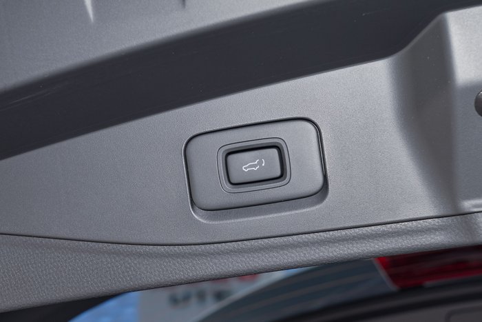 2025 Isuzu MU-X X-TERRAIN