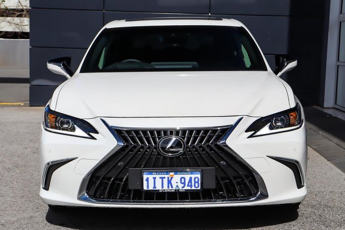 2025 Lexus ES 300h Luxury
