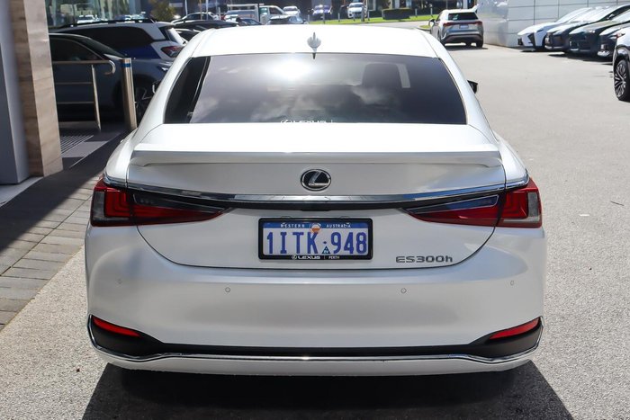 2025 Lexus ES 300h Luxury