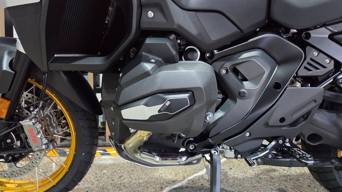 2026 BMW Motorrad R 1300 GS ADVENTURE GREEN