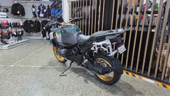 2026 BMW Motorrad R 1300 GS ADVENTURE GREEN