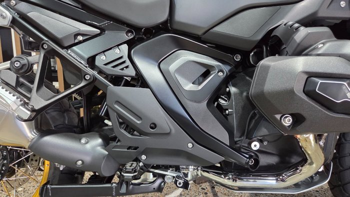 2026 BMW Motorrad R 1300 GS ADVENTURE GREEN
