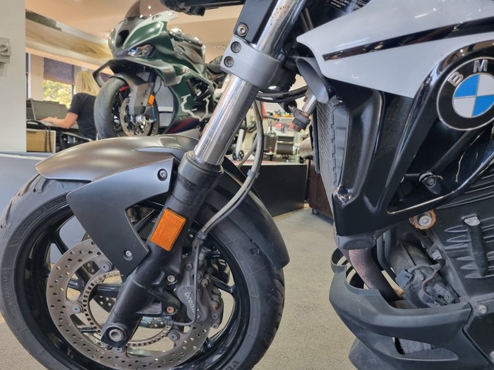 2014 BMW Motorrad Bmw 800CC F 800 R (14-10) LIGHTWHITE UNI/BLACK STORM MET/SCHW