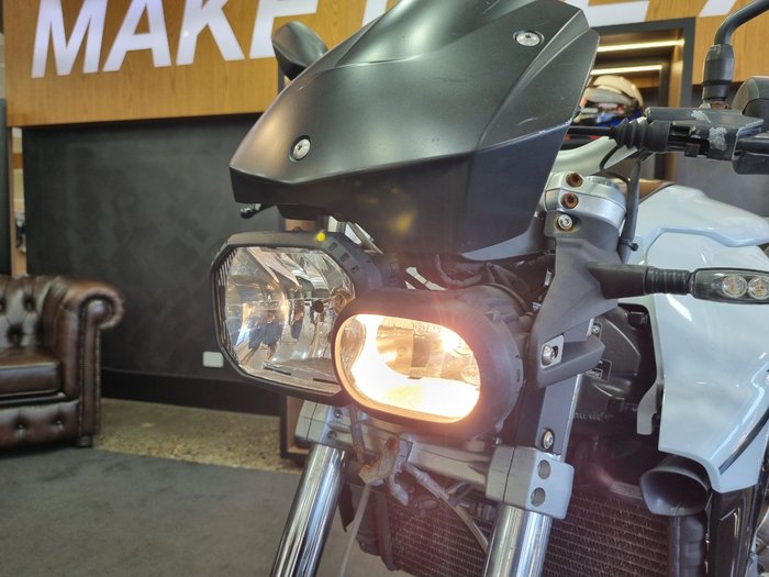 2014 BMW Motorrad Bmw 800CC F 800 R (14-10) LIGHTWHITE UNI/BLACK STORM MET/SCHW