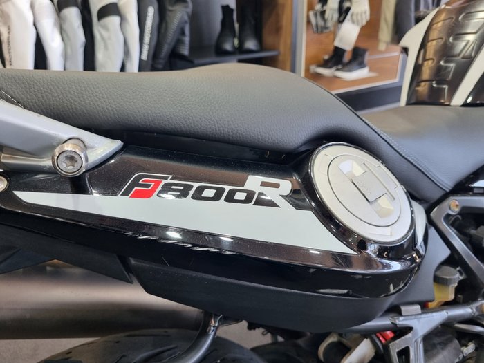 2014 BMW Motorrad Bmw 800CC F 800 R (14-10) LIGHTWHITE UNI/BLACK STORM MET/SCHW