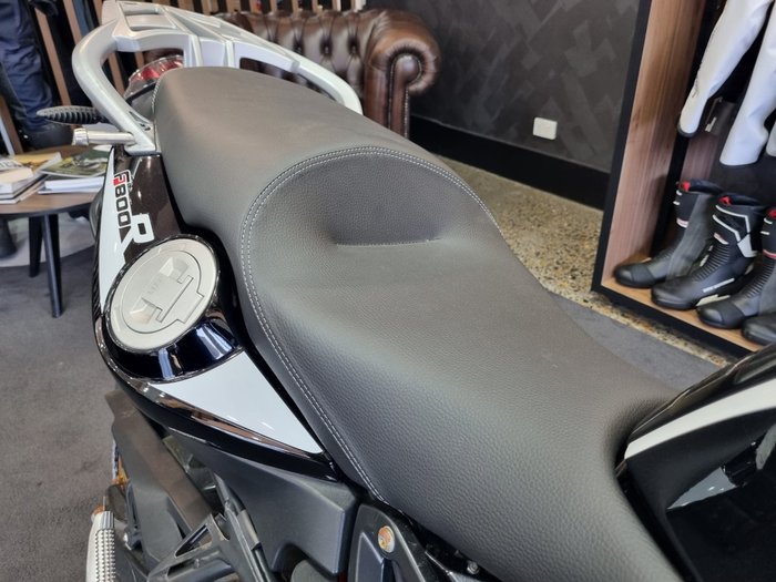 2014 BMW Motorrad Bmw 800CC F 800 R (14-10) LIGHTWHITE UNI/BLACK STORM MET/SCHW