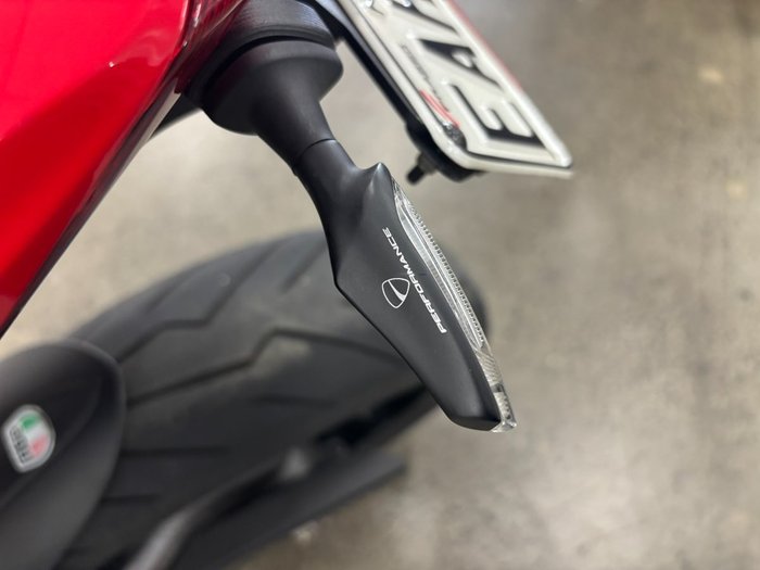 2019 DUCATI HYPERMOTARD 950 (RED) Red