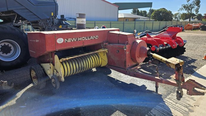 New Holland Hayliner 317