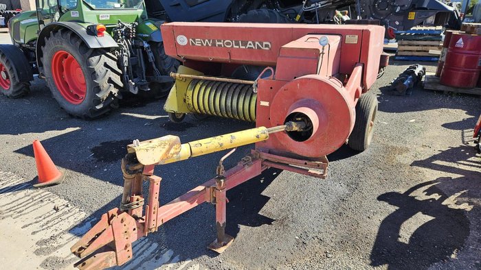 New Holland Hayliner 317