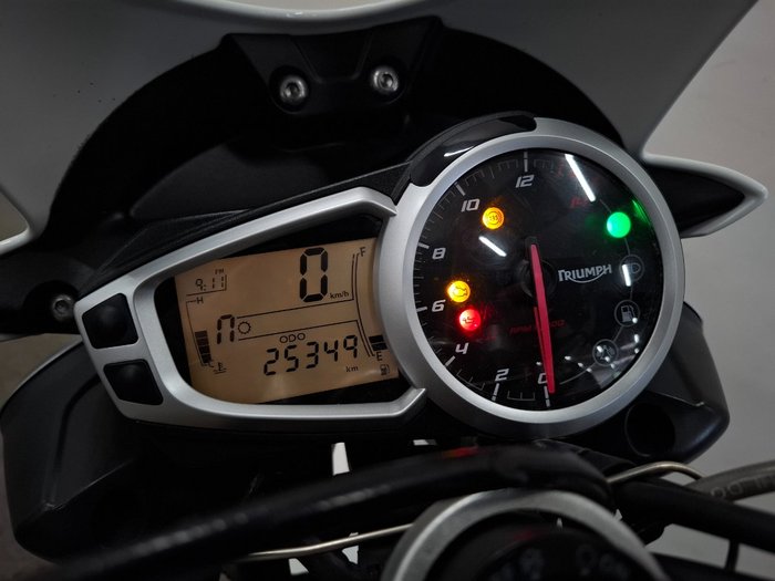 2014 Triumph STREET TRIPLE 660 White