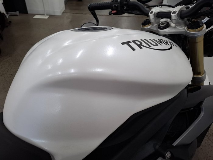2014 Triumph STREET TRIPLE 660 White