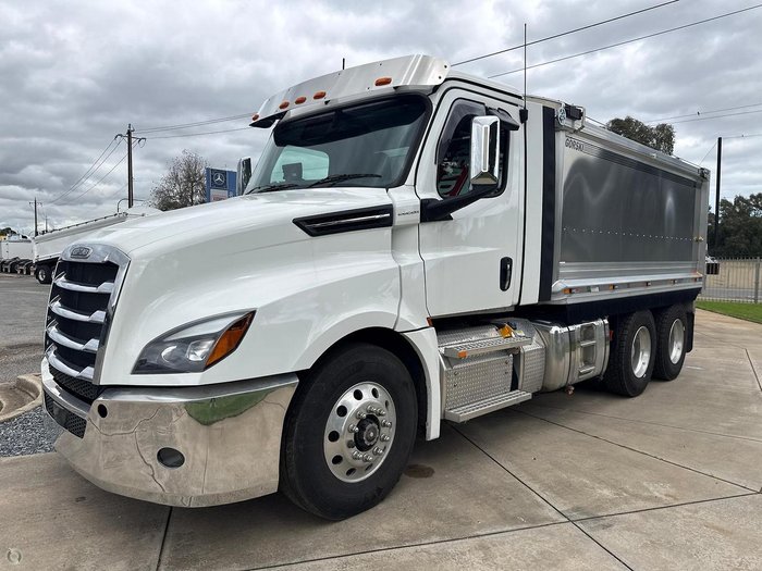 2024 Freightliner Cascadia