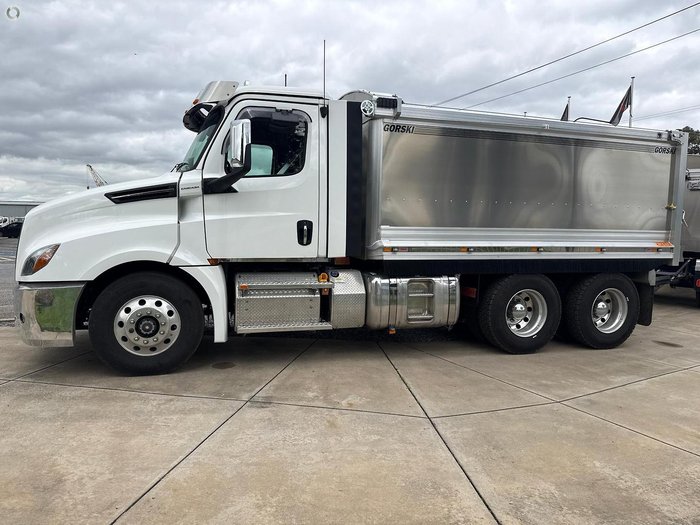 2024 Freightliner Cascadia 126 Tipper
