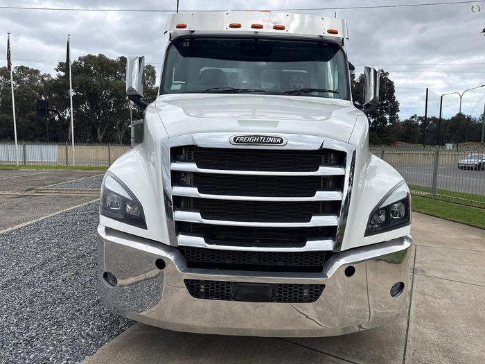 2024 Freightliner Cascadia 126 Tipper