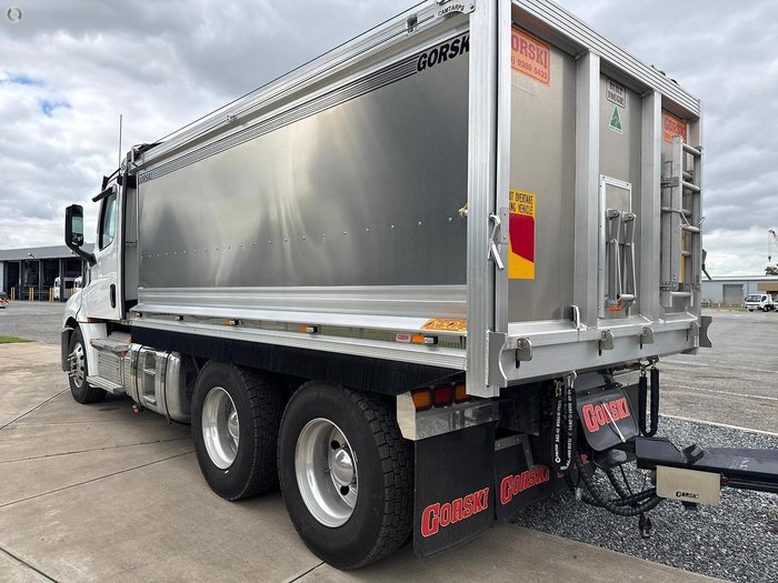 2024 Freightliner Cascadia 126 Tipper