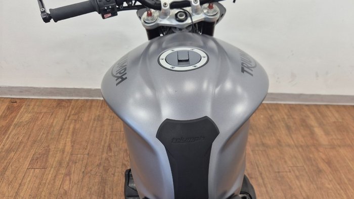 2014 Triumph STREET TRIPLE R GREY