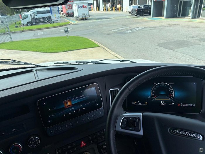 2024 Freightliner Cascadia 126